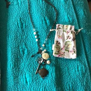 Beautiful vintage style plunder necklace